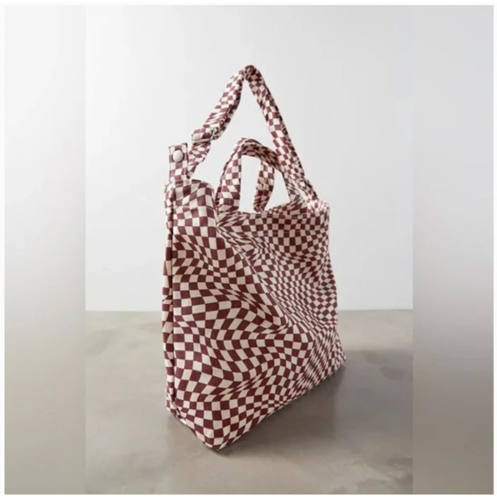 BAGGU Checkerboard Shoulder Tote in Cream and Brown - Picture 2 of 8